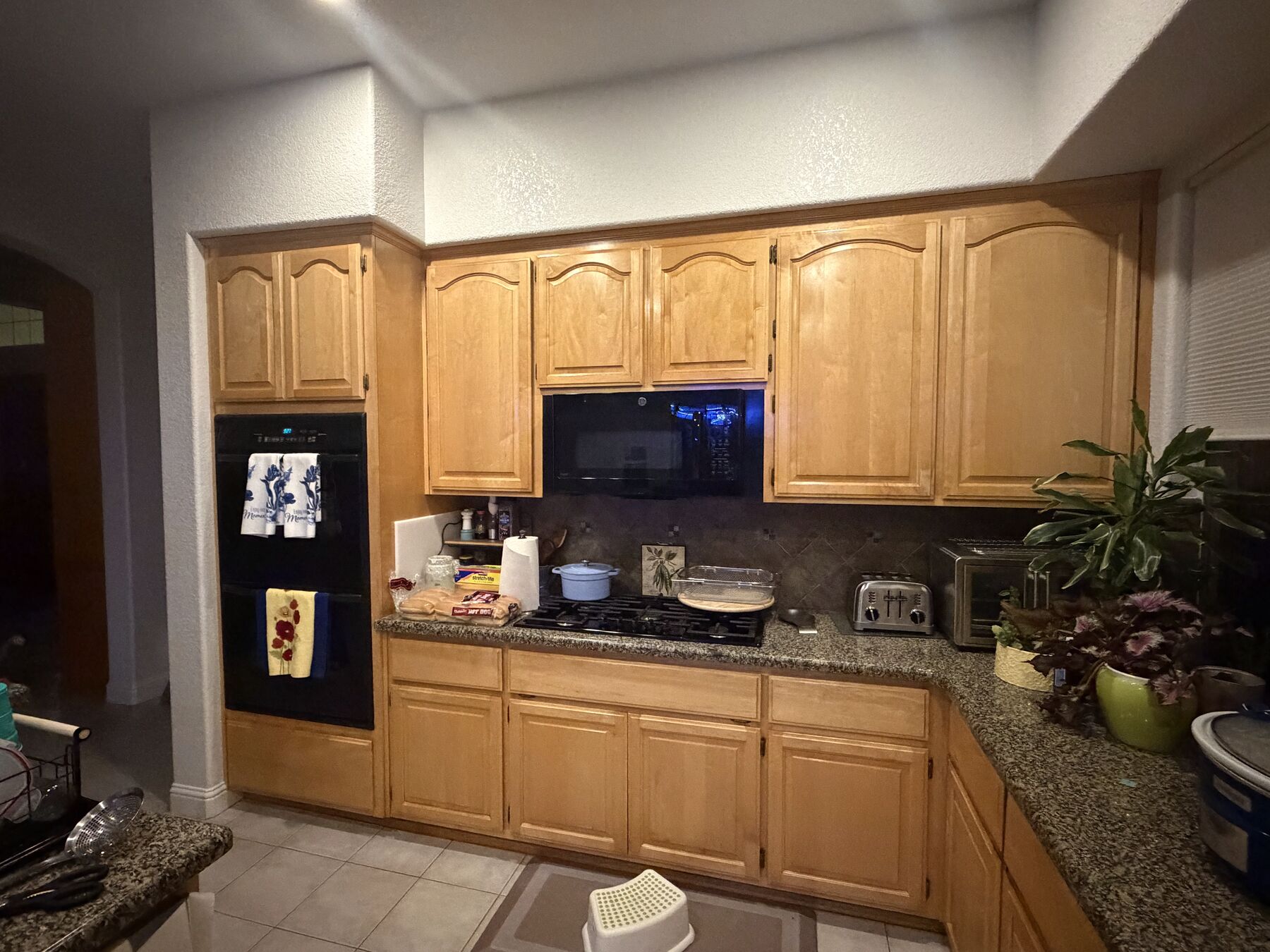 Kitchen cabinetry in Lincoln, California before refinishing